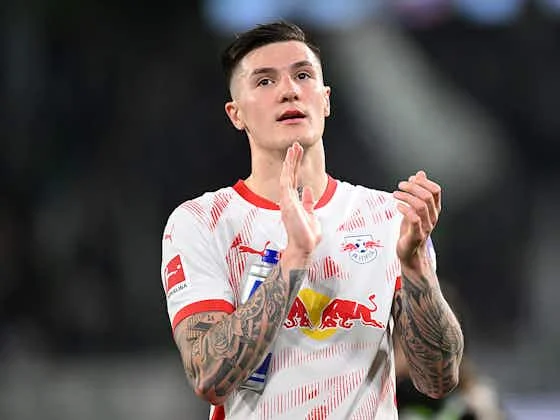 img of Newcastle United intensifica su puja por Benjamin Šeško en una carrera contra Manchester United
